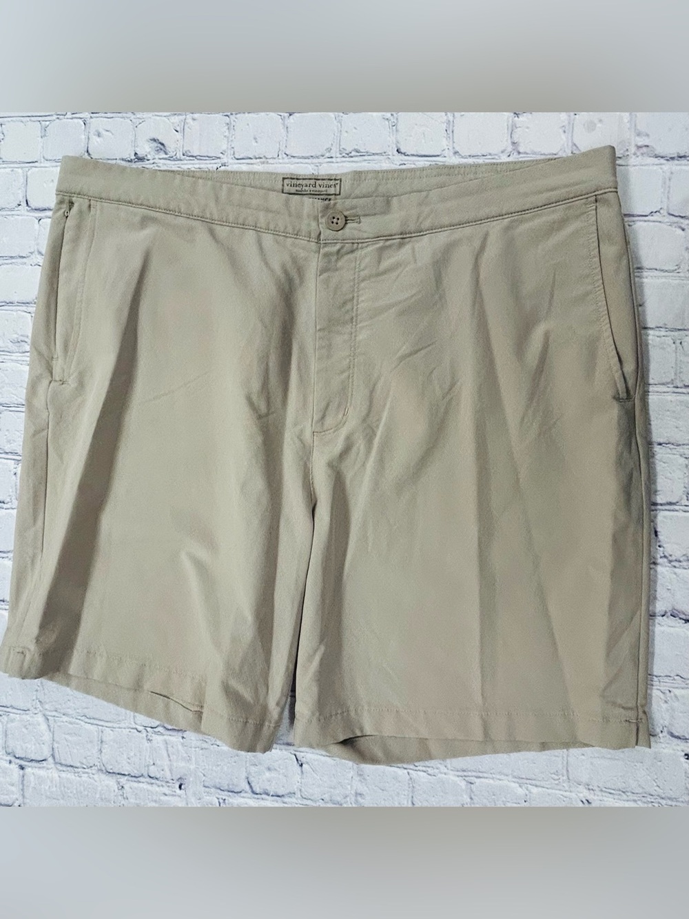 VINEYARD VINES men’s size 40 shorts